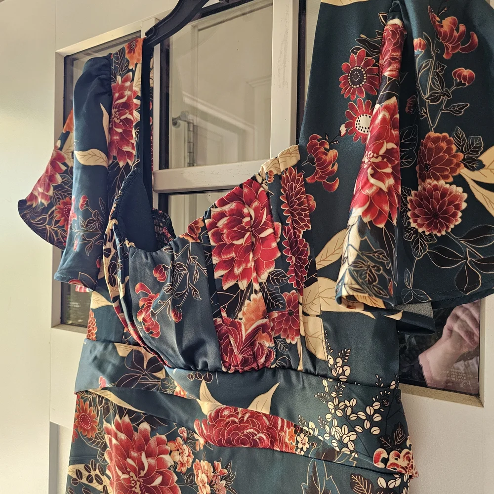 ARULA Dark Green Floral Maxi Dress - Picture 5 of 7